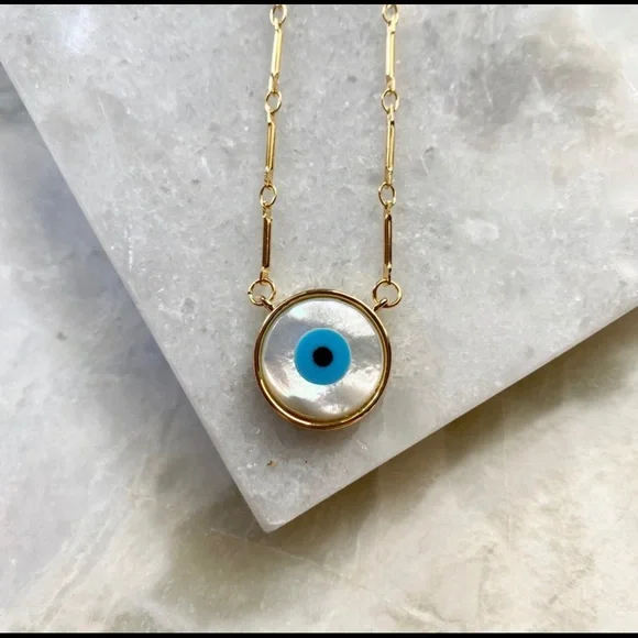 Evil Eye Shell Pendant Necklace - Picture 6 of 11